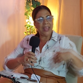 Podcast mulheres Deus apresentação de felicidade